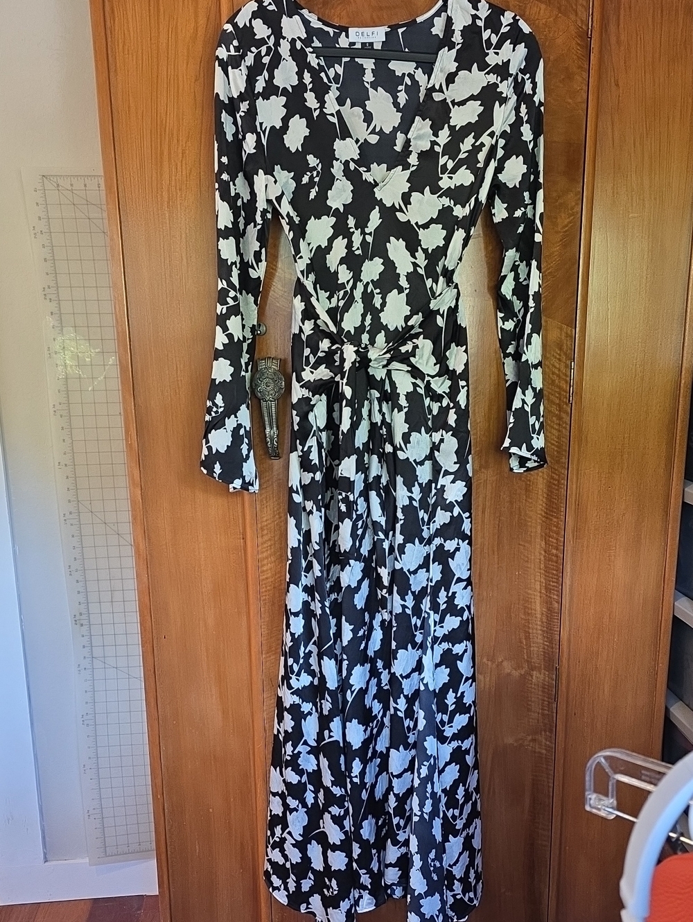 Delphi Black & White Floral Tie-Waist Long Sleeve Silk Maxi Dress/tunic